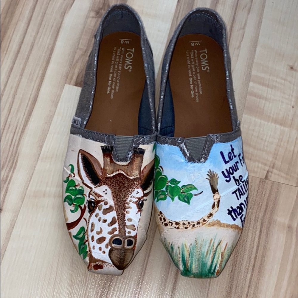 Hand Painted Giraffe Toms